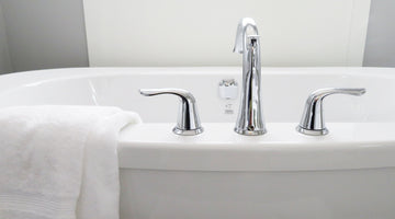 How to Clean Your Bathtub in 6 Easy Steps